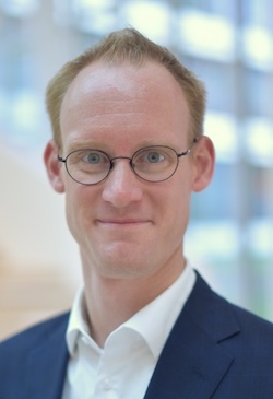 Uwe Schätzlein ist Senior Consultant bei der Allianz Pension Consult. Schätzleins Tätigkeitsschwerpunkt liegt in den Geschäftsfeldern Betriebliche Altersversorgung und Unternehmensvermögen. Er ist Business Development Owner für das Geschäftsfeld Betriebliche Altersversorgung.