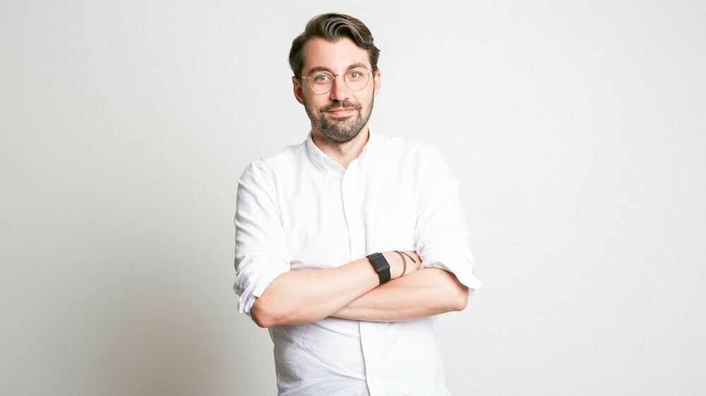 Daniel Dierkes ist Gründer und Geschäftsführer vom digitalen Gewerbemakler Gewerbemakler SureIn und Modus, dem KI-native Arbeitsplatz für Versicherungsmakler.