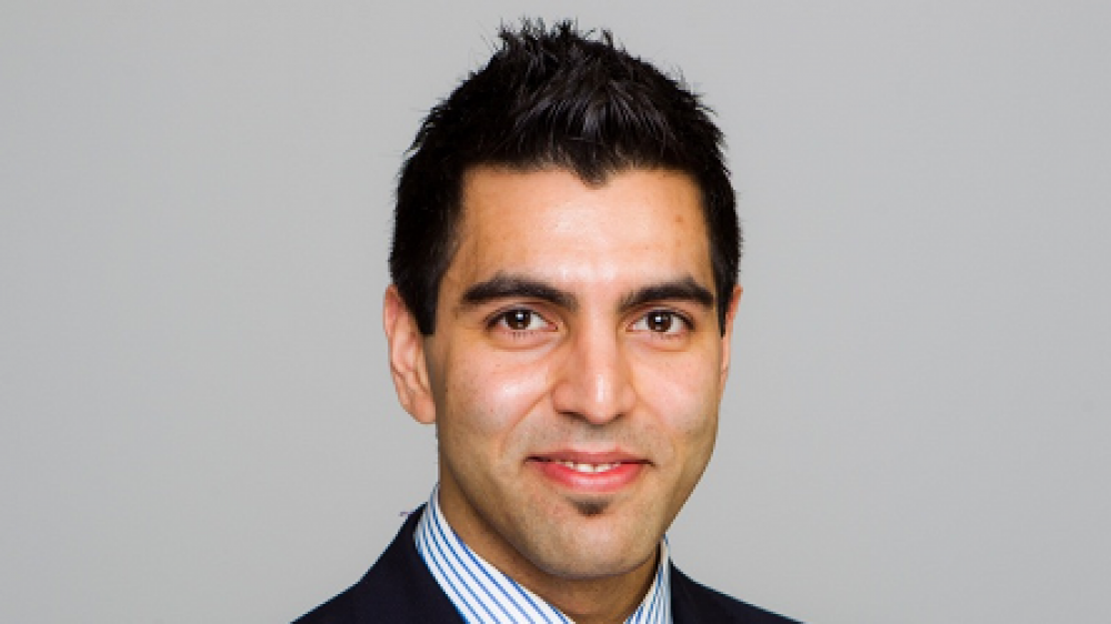 Maurizio Singh ist der Gründer und Geschäftsführer der MSG- finance industry consulting und Initiator des @ssekuranzforum2012. Zugleich ist er Doktorand an der WHU – Otto Beisheim School of Management.