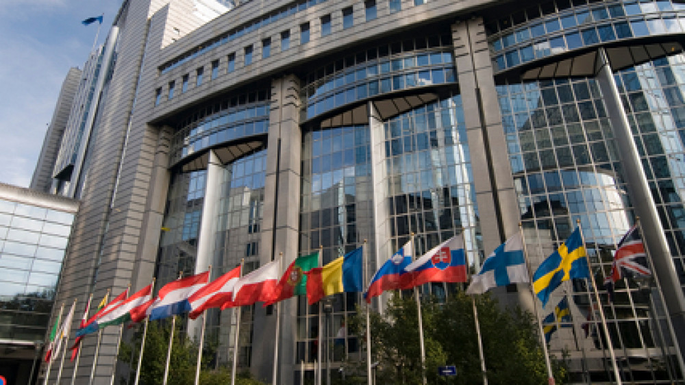 Der Eurorettungsschirm ESM soll die EU in ruhigeres Fahrwasser bringen. Bild: Das EU-Parlament in Brüssel