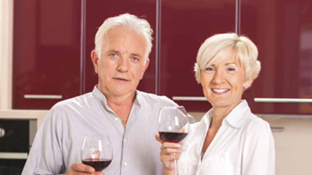 Viele Senioren sind lebens- und konsumfreudig. Doch nur langsam entdecken Unternehmen ältere Menschen als Zielgruppe.