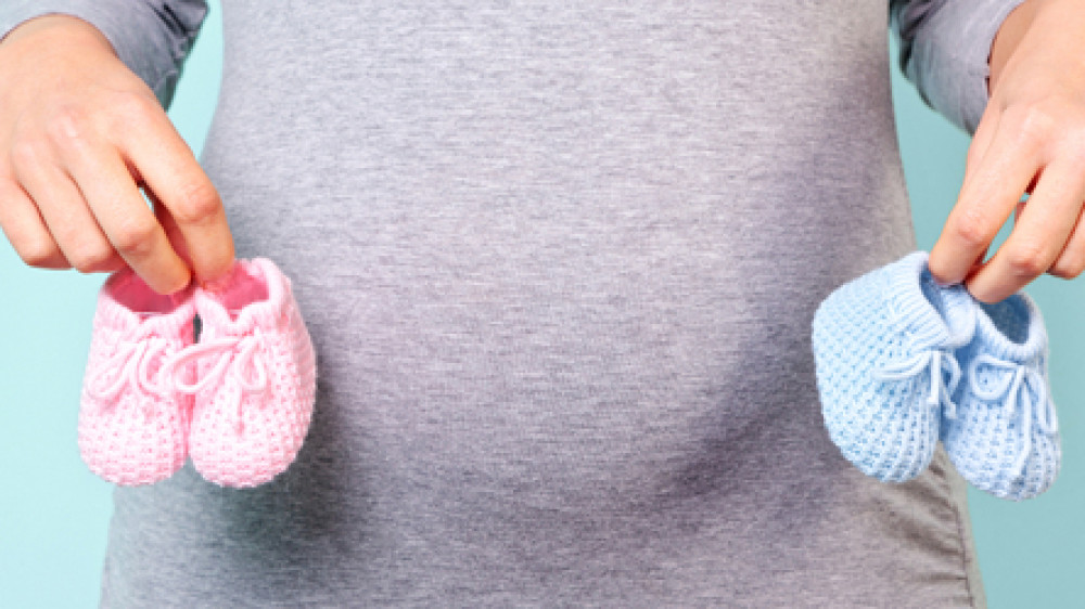 Blau oder Rosa? Bei der Versicherungsprämie ist das Geschlecht künftig egal - doch sind die Tarife nun deutlich teurer als zuvor.