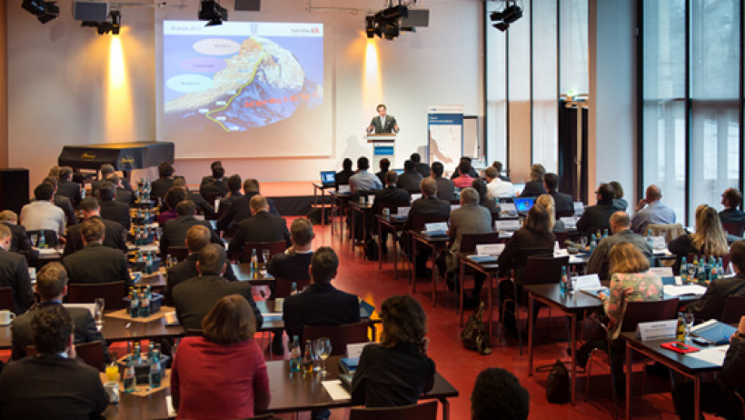 Fachsymposium „Social Media in der Versicherungswirtschaft“ Fachsymposium „Social Media in der Versicherungswirtschaft“