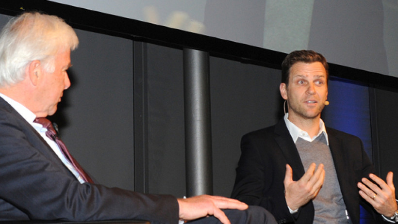 Oliver Bierhoff im Gespräch mit Rainer Holzschuh Profifußball im Spannungsfeld zwischen Sport und Wirtschaft Oliver Bierhoff im Gespräch mit Rainer Holzschuh Profifußball im Spannungsfeld zwischen Sport und Wirtschaft