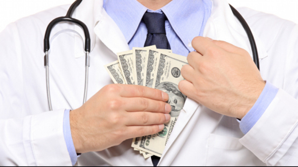 Korruption unter Ärzten - aktuell vom Gesetzgeber noch als Kavaliersdelikt behandelt. Fortan sollen die Vorschriften strenger werden.